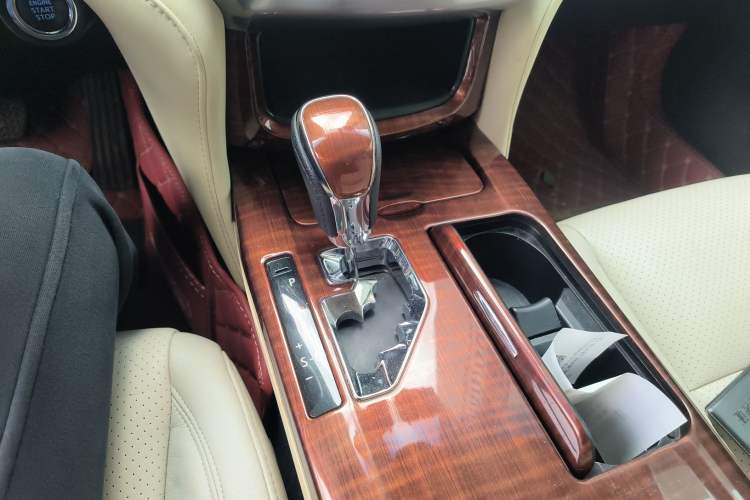 Used Toyota Crown 2015 2.0T Pioneer Edition
