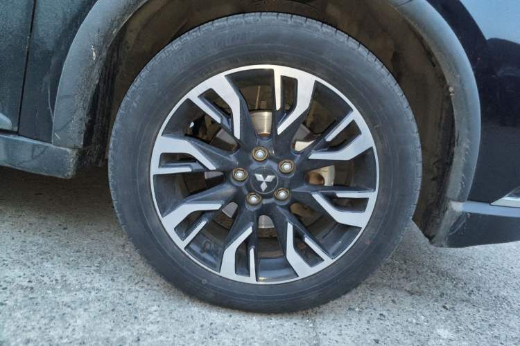 Used Mitsubishi Outlander 2019 2.4L 4x4 Zhi Xiang Edition 5 Seats China V Emission Standard
