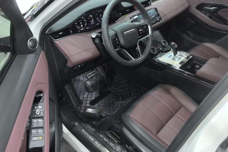 Used Land Rover Range Evoque 2022 Aurora L 249 PS R-Dynamic Luxury Edition Driver Seat