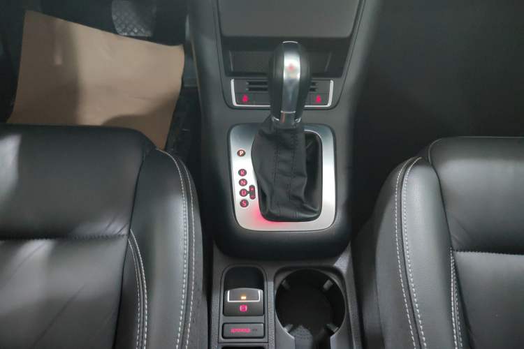Used Volkswagen Tiguan 2017 300TSI Automatic Two-Wheel Drive Silk Road Comfort Edition Gear Lever