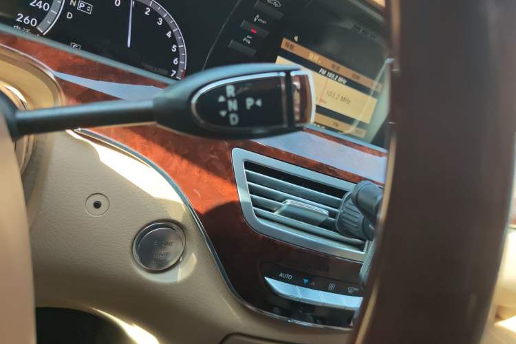 Used Mercedes-Benz S-Class 2010 S 300 L Luxury Model Gear Lever