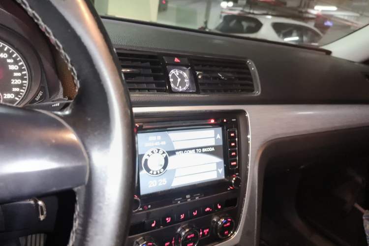 Used Volkswagen Passat 2014 1.8TSI DSG Prestige Navigation Edition Audio And AC Panel