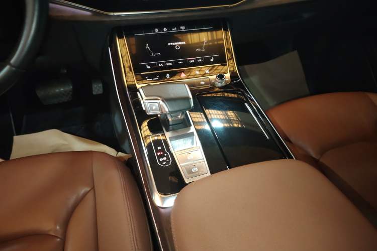 Used Audi Q7 2020 55 TFSI quattro S line sports model Gear Lever