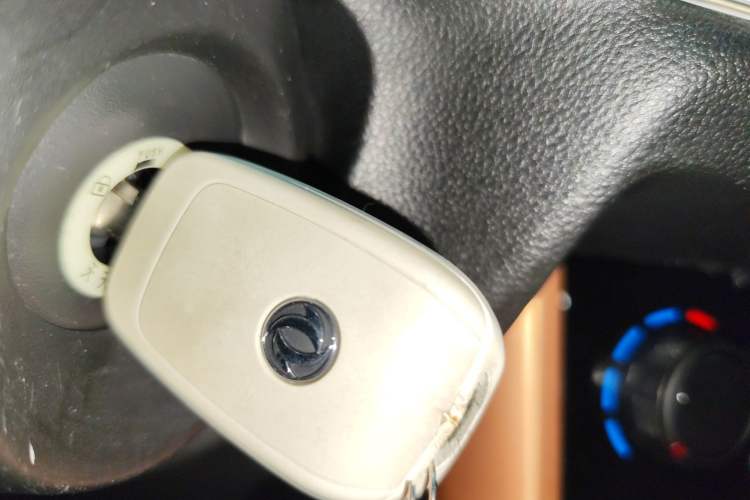 Used Dongfeng NAMMI BOX 2022 Chasing Wind Edition 331 km Standard Model
