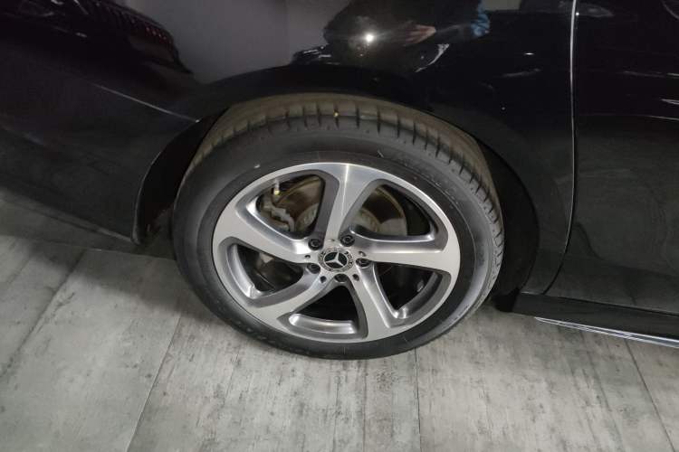 Used Mercedes-Benz E-Class 2019 E 300 L Sporty and Stylish Model