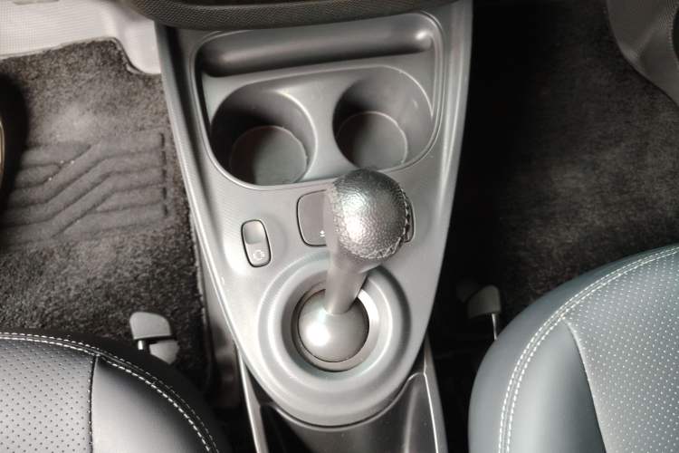 Used smart fortwo 2015 1.0L 52 kW hardtop Dynamic version
