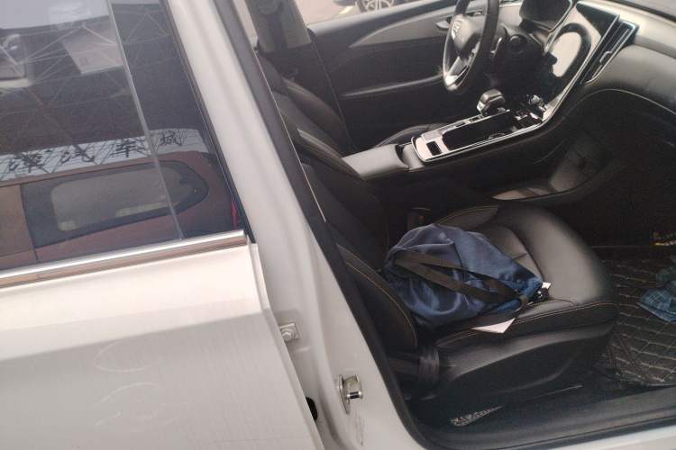 Used Roewe i6 MAX 2020 300TGI Automatic "Swell Cool Smart Drive" Edition Right Front Seat