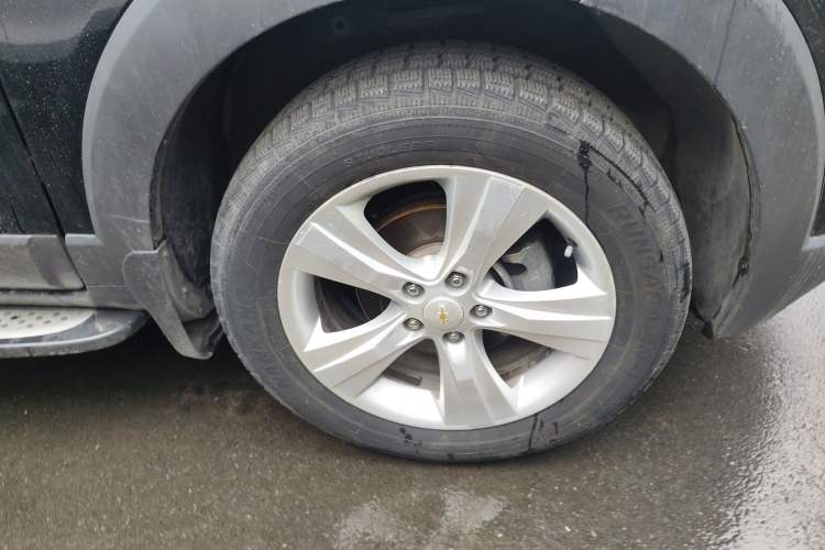 Used Chevrolet Captiva 2012 2.4L 4x4 Flagship Edition 7 Seats Right Front Wheel Hub