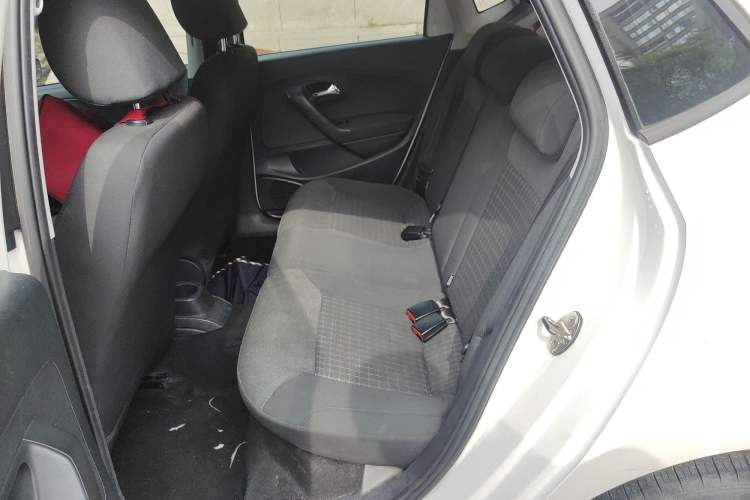 Used Volkswagen Polo 2016 1.6L Automatic Comfort Model
