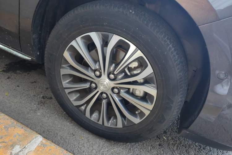 Used Buick GL8 2023 Land Executive Class Deluxe Model
