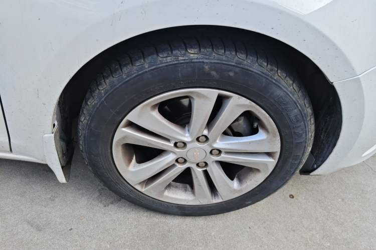 Used Chevrolet Cruze 2016 1.5L Automatic Luxury Edition Right Front Wheel Hub