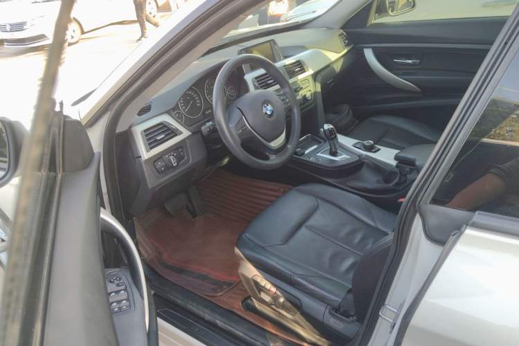 Used BMW 3 Series GT 2014 320i Leading Model