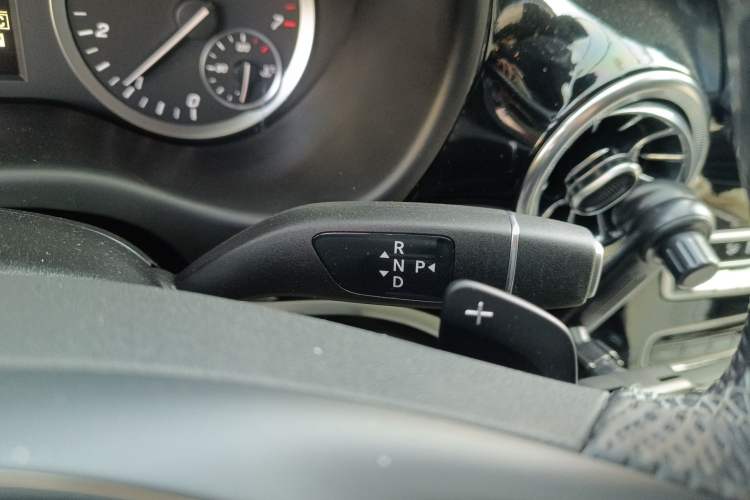 Used Mercedes-Benz Vito 2021 2.0T Business Version 7 Seats Gear Lever