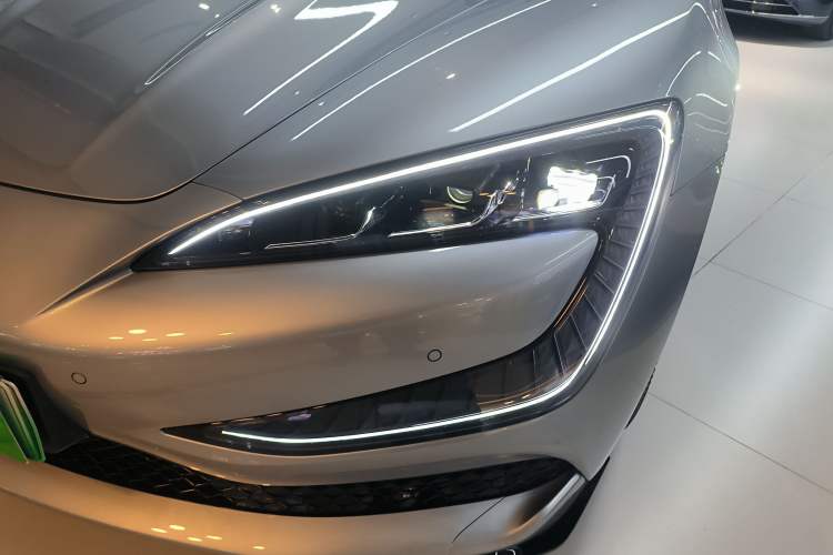 Used Yangwang U7 2025 EV Five-Seat Luxury Edition