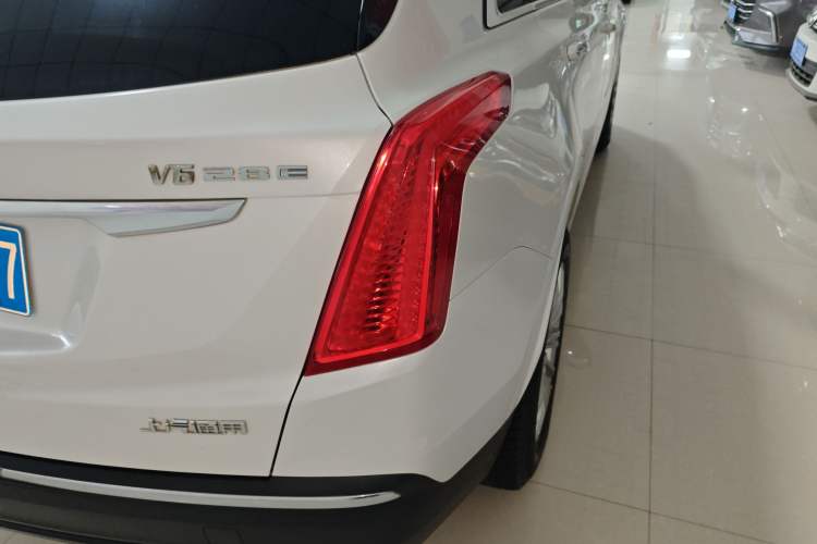 Used Cadillac XT5 2018 28E Four-Wheel Drive Tech Version