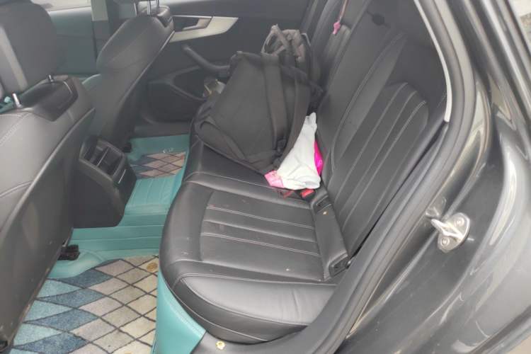 Used Audi A4L 2020 40 TFSI Fashionable and Elegant Model
