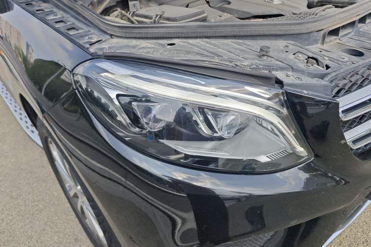 Used Mercedes-Benz GLE 2016 GLE 320 4MATIC Luxury Model Right Front Headlight