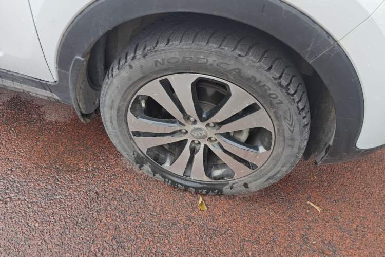 Used Kia Sportage R 2016 2.0L Manual Two-Wheel Drive GL Trim Right Front Wheel Hub