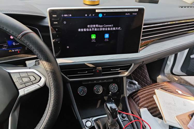 Used Volkswagen Sagitar 2025 300TSI DSG Excellence Edition Audio And AC Panel