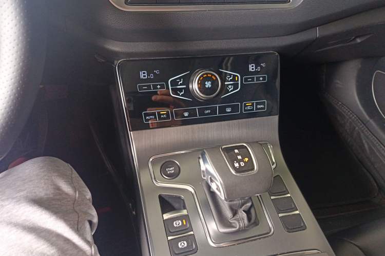 Used Hongqi H5 2020 1.5T DCT Flagship Edition Gear Lever