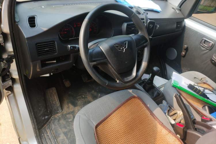 Used Wuling Rongguang 2019 1.5L Extended-Body Van Base Model with 2 Seats Audio And AC Panel