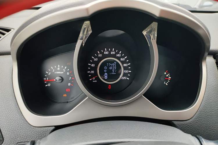 Used Huatai Santa Fe 2016 1.5T Gasoline Manual Two-Wheel Drive Smart Enjoyment i3 Model Odometer Close Up