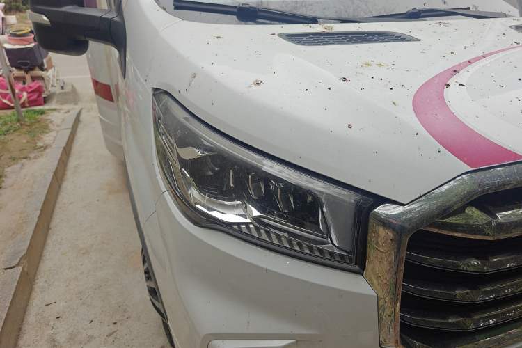 Used SAIC MAXUS V90 RV 2021 2.0T Lifestyle V90 Self-Propelled Class-C RV Flagship Edition with a Small Front Overhead Bed
