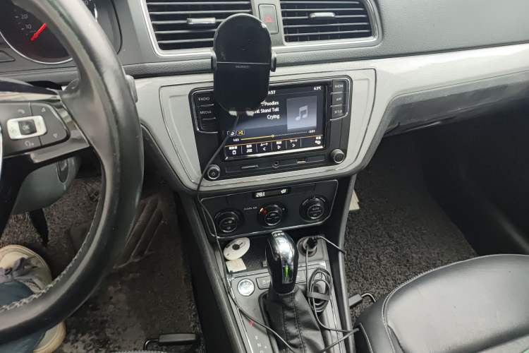 Used Volkswagen Gran Lavida 2017 230TSI DSG Comfort Edition Audio And AC Panel