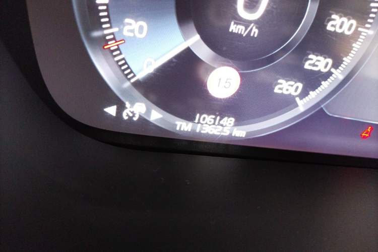 Used Volvo XC60 2021 T5 4x4 Smart Luxury Edition Odometer Close Up