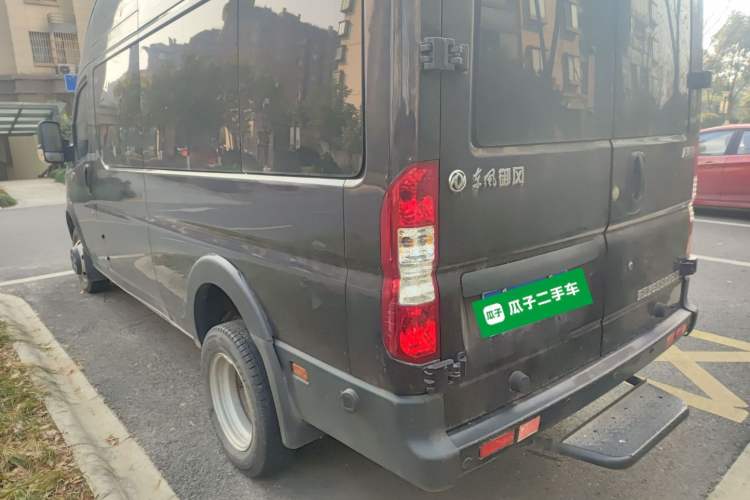 Used Dongfeng Yufeng Yufeng 2021 2.3T Power King Rear-Drive Logistics Vehicle Long Wheelbase High Roof Dual Rear Tires 6–9 Seats China VI Standard M9T
