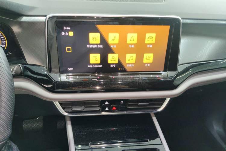 Used Volkswagen Teramont X 2022 330TSI Two-Wheel-Drive Luxury Edition Audio And AC Panel