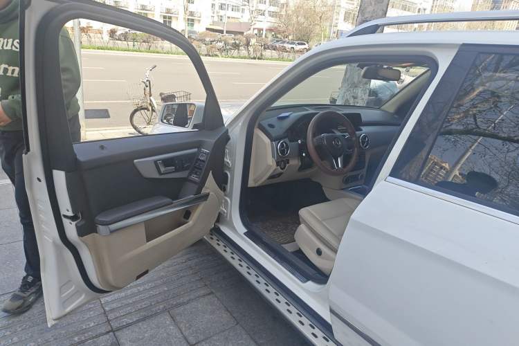 Used Mercedes-Benz GLK-Class 2013 GLK 300 4MATIC Dynamic Sunroof Model