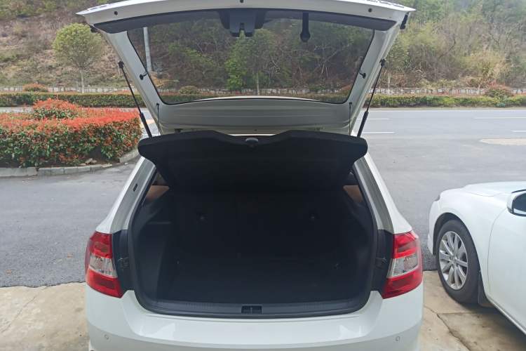 Used Skoda Rapid Spaceback 2018 1.6L Automatic Comfort Edition