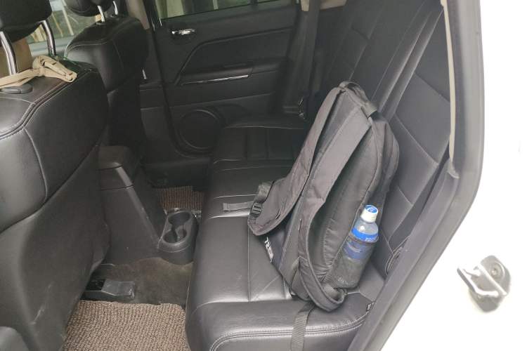 Used Jeep Compass 2013 2.0L two-wheel drive luxury version Left Rear Seat