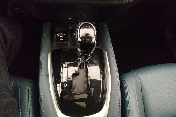 Used Nissan X-Trail 2025 Honor 2.0L Two-Wheel Drive Leading Edition Gear Lever