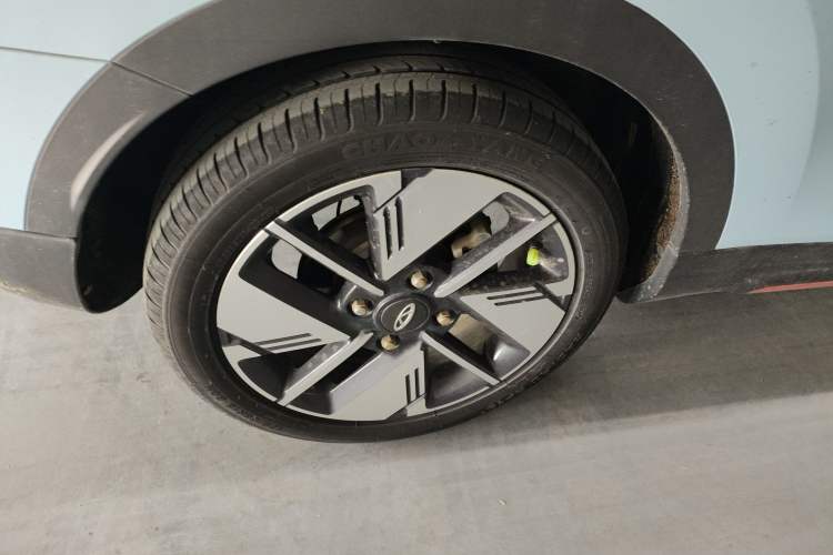 Used Chery New Energy Boundless Pro 2022 301km "Divine Beast" Version with Lithium Iron Phosphate Right Rear Wheel Hub