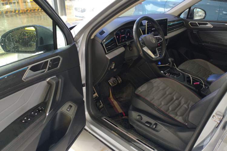 Used Volkswagen Tiguan L 2022 330TSI Automatic Two-Wheel Drive R-Line Flagship Edition