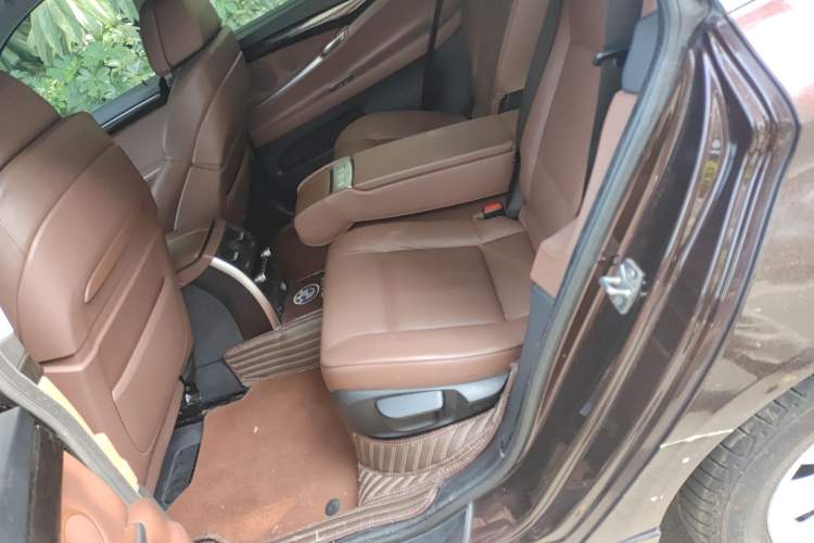 Used BMW 5 Series GT 2010 535i Leading Model
