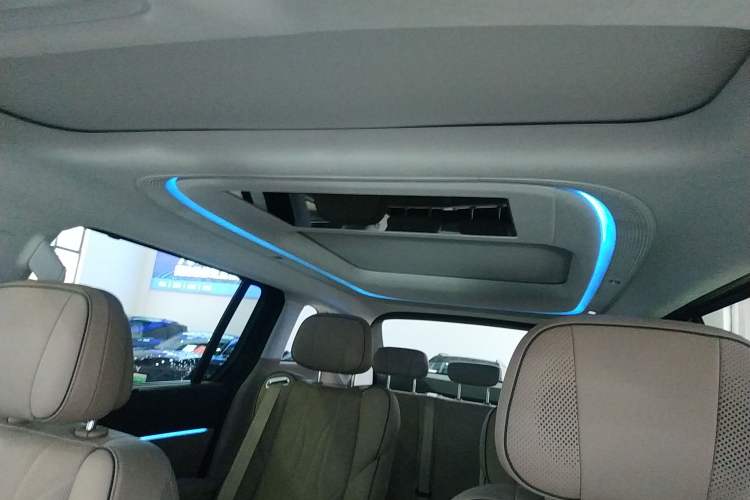 Used XPeng X9 2025 740 Ultra-Long Range Max Headliner