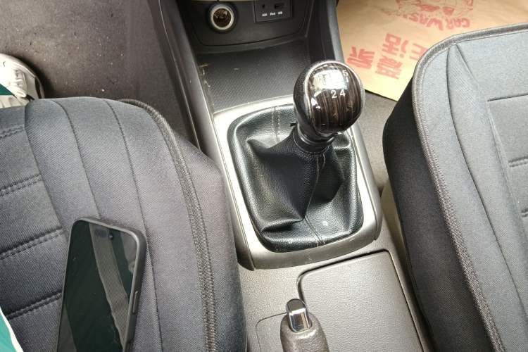 Used Hyundai Celesta 2011 1.6L Manual Comfort Edition Gear Lever