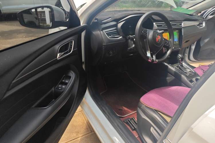 Used Roewe i5 2020 1.5L Automatic 4G Connect Luxury Flagship Edition
