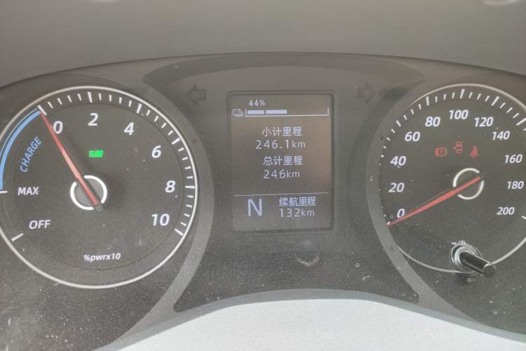 Used Wuling Yangguang 2024 300KM Comfort Version Passenger Van 75kW
