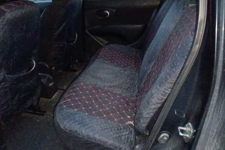 Used Nissan Livina 2010 Jingyue Edition 1.6L Automatic All-in-One Model Left Rear Seat