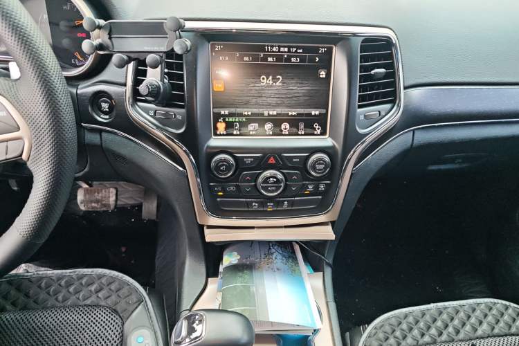 Used Jeep Grand Cherokee 2014 3.0L Comfort Navigation Edition Audio And AC Panel