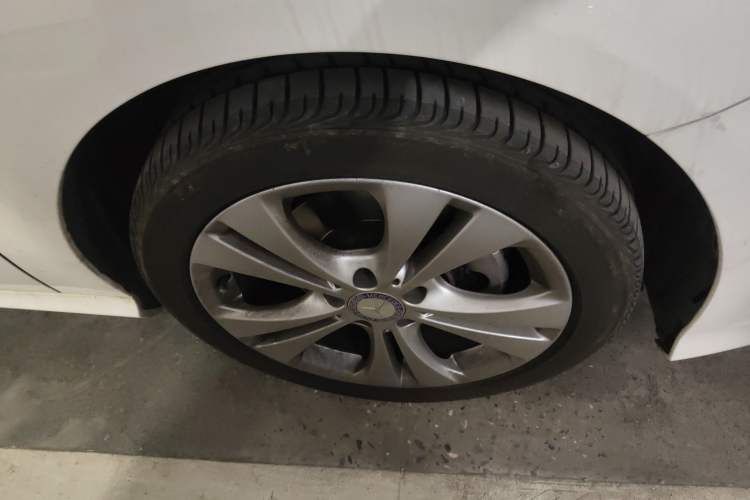 Used Mercedes-Benz B-Class 2015 B 200 Fashion Model Right Front Wheel Hub