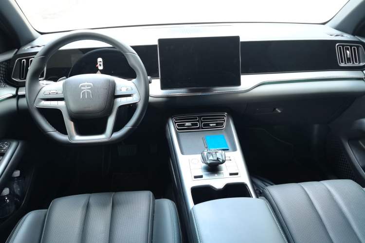 Used BYD Song Pro New Energy 2025 2nd Generation Intelligent Driving Version DM-i 75KM Overachiever Trim Center Console