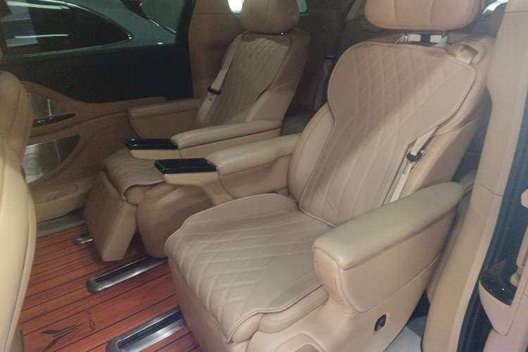 Used VOYAH Dream 2025 PHEV Four-Wheel Drive Prestige Kunpeng Edition
