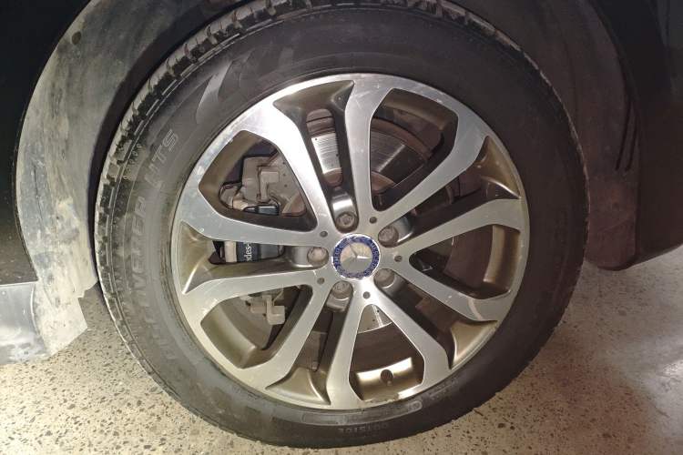 Used Mercedes-Benz GLE 2016 GLE 320 4MATIC Dynamic Edition Right Front Wheel Hub