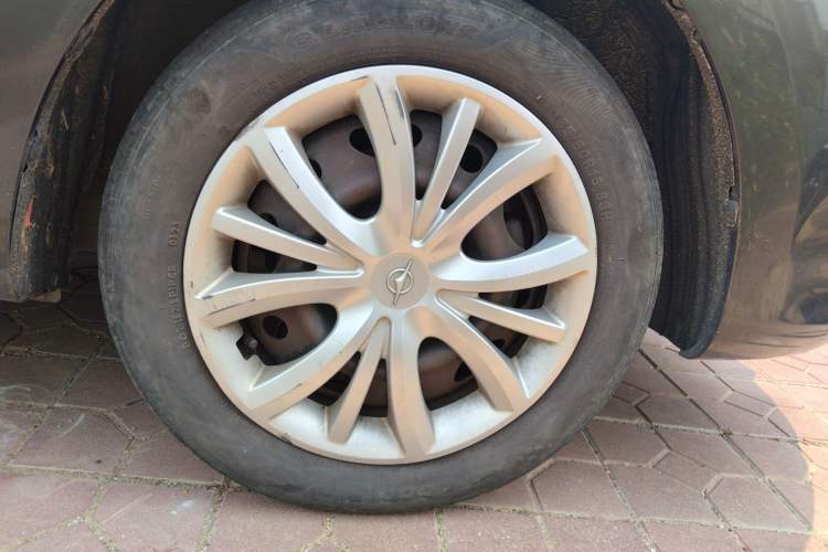 Used Haima M3 2013 1.5L Manual Standard Model Right Front Wheel Hub
