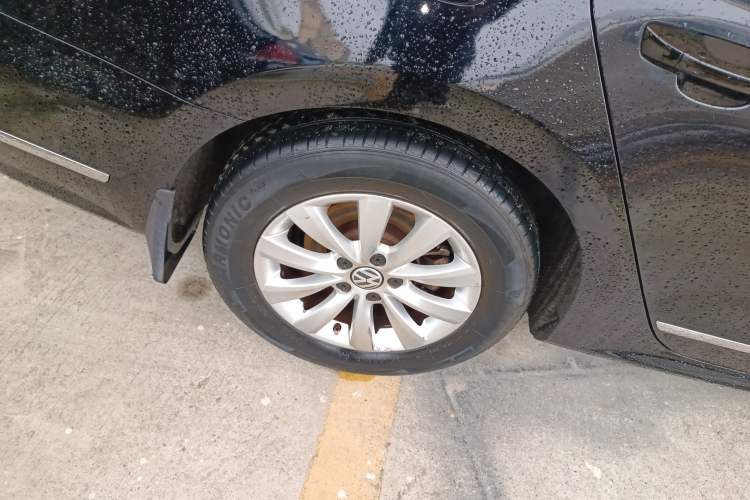 Used Volkswagen Passat 2014 1.8TSI DSG Prestige Navigation Edition Right Rear Wheel Hub